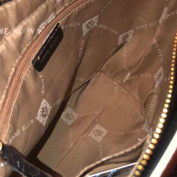 NWT ANNE KLEIN "GABBY BUCKET" BROWN LEATHER TOTE - Picture 5 of 8